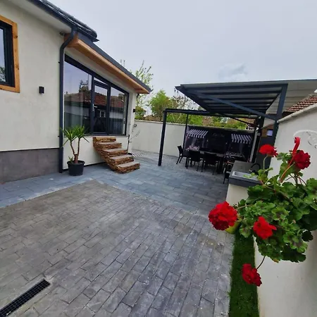 别墅 Family House