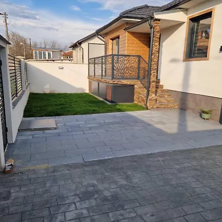 Family House * 布尔加斯
